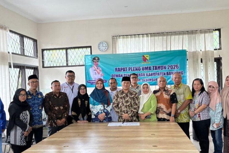 Bupati Bandung Dadang Supriatna saat menghadiri Rapat Pleno UMK 2026 dengan
Dewan Pengupahan Kabupaten Bandung.  (Antara)