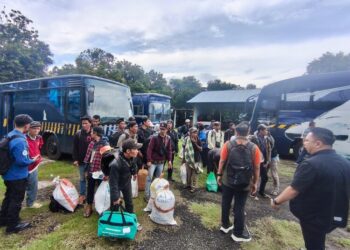 Gubernur Luthfi Pulangkan 100 Warga Jateng Terdampak Banjir Aceh