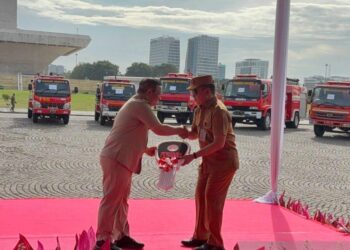 DKI Hibahkan 14 Unit Mobil Damkar untuk Sejumlah Kabupaten dan Kota