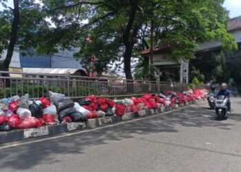 Tumpukan Sampah di Pasar Cimanggis Dikeluhkan Warga Akhirnya Dibersihkan