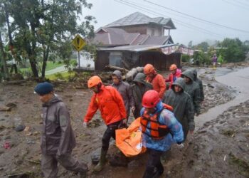 Tim SAR Gabungan Alami Kelelahan Ekstrem Selama Operasi Tanggap Darurat di Sumatra 10 Tim SAR Gabungan Alami Kelelahan Ekstrem Selama Operasi Tanggap Darurat di Sumatra