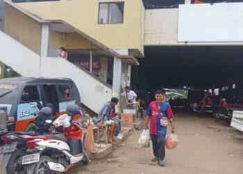 Warga Cirebon Keluhkan Semrawutnya Pengelolaan Parkir Pasar Jagasatru