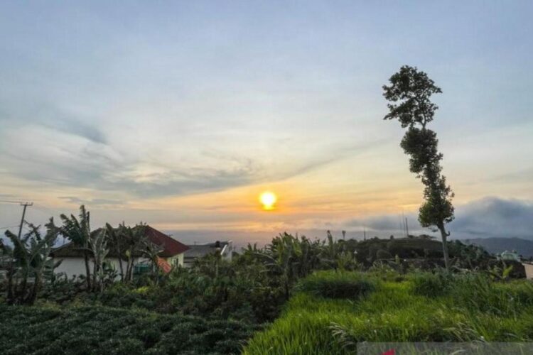 Suasana salah satu destinasi wisata alam di Kecamatan Cigugur, Kuningan, Jawa
Barat, Selasa (9/12/2025). ANTARA/Fathnur Rohman.