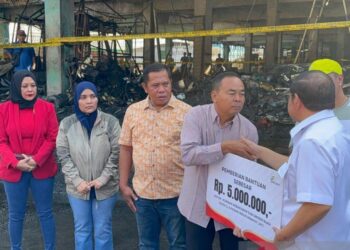 Pedagang Korban Kebakaran Pasar Kramat Jati Terima Bantuan Rp5 Juta dari Pemprov DKI