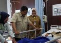 Datang ke RSUD Koja, Prabowo Jenguk Korban Insiden Mobil Pengantar MBG 2 Datang ke RSUD Koja, Prabowo Jenguk Korban Insiden Mobil Pengantar MBG