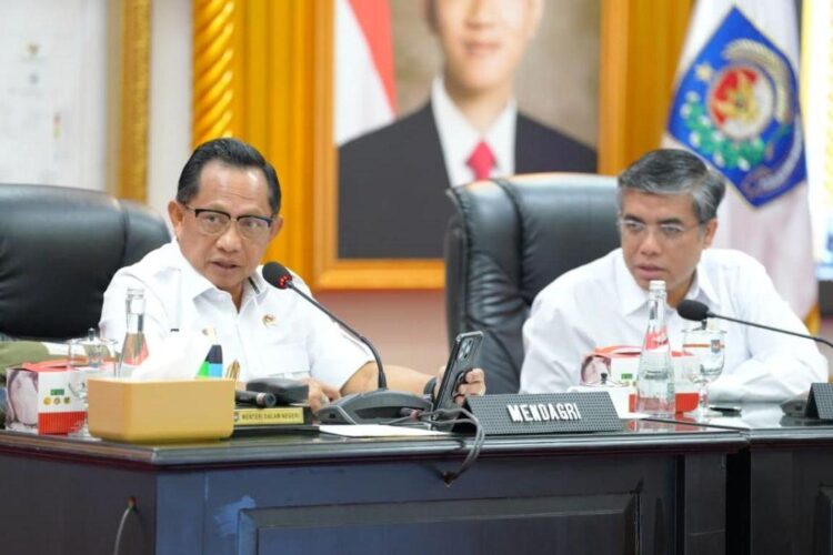 Menteri Dalam Negeri Tito Karnavian (kiri). (Antara)