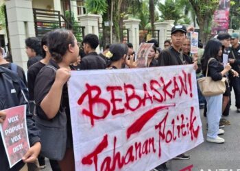 Gelar Aksi Solidaritas, Mahasiswa Jember Minta Bebaskan Demonstran Agustus 2025