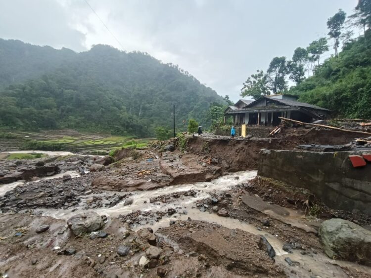 Diguyur Hujan Deras, 18 Titik di Jepara Terkena Longsor 1 hujan deras