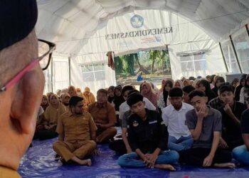 Sekolah Tertimbun Lumpur, Ratusan Siswa SMA Pidie Jaya Belajar di Tenda Darurat