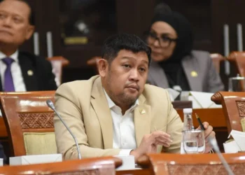 DPR RI mengusulkan pengaturan hak imunitas bagi guru dan dosen untuk mencegah kriminalisasi pendidik saat menjalankan tugas disiplin pendidikan.