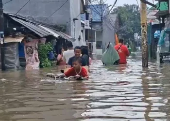 BNPB mencatat banjir hampir merata melanda Banten, NTB, dan Jakarta akibat hujan lebat.