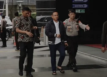 KPK menduga Bupati Pati Sudewo mematok harga untuk pengisian jabatan perangkat desa, dengan barang bukti uang miliaran rupiah.