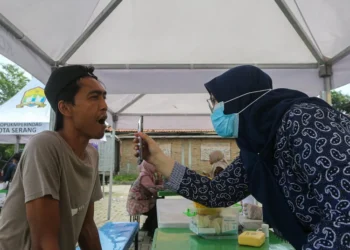 Dinas Kesehatan Provinsi Banten memfokuskan program Cek Kesehatan Gratis (CKG) bagi hampir 1 juta pekerja pada awal 2026 demi mengejar target nasional 46 persen.