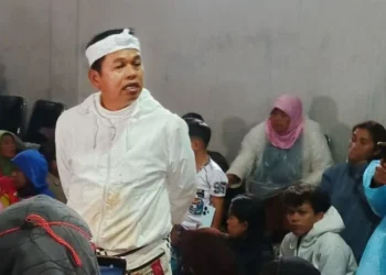 Gubernur Jawa Barat Dedi Mulyadi (KDM) menyiapkan bantuan Rp10 juta per KK bagi pengungsi longsor Cisarua untuk kontrak rumah dan kebutuhan hidup selama dua bulan.