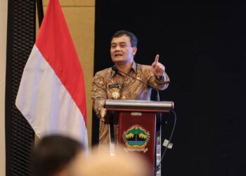 Hujan ekstrem mengancam pertanian di Jateng, Gubernur Ahmad Luthfi minta kabupaten/kota terdampak segera ajukan asuransi gagal panen untuk lindungi petani.