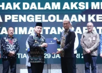 Pemprov Kalimantan Barat (Kalbar) memperoleh insentif Rp1 triliun dari Green Climate Fund berkat keberhasilan menekan deforestasi dan emisi gas rumah kaca periode 2014–2016.