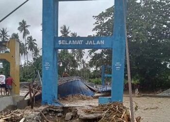 Banjir melanda enam desa di Kecamatan Sindue, Kabupaten Donggala, Sulawesi Tengah, menyebabkan akses jalan dan jembatan terputus.