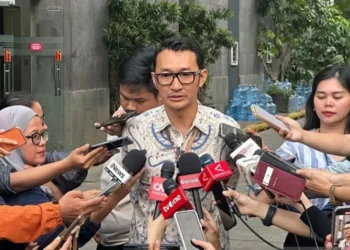 KPK menangkap 7 orang dalam OTT di Depok, termasuk Ketua dan Wakil Ketua PN Depok. Penangkapan terkait dugaan korupsi pengurusan perkara sengketa lahan.