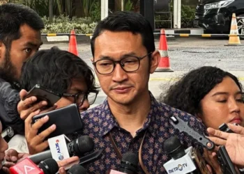 KPK memanggil eks Wakil Bupati Pekalongan Riswadi sebagai saksi kasus dugaan korupsi pengadaan jasa outsourcing yang menjerat Bupati nonaktif Fadia Arafiq.