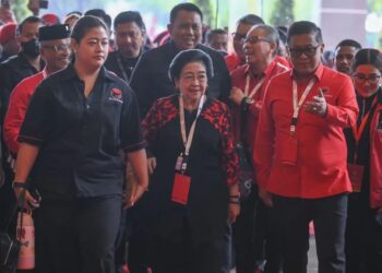 Megawati Soekarnoputri menyebut wacana Pilkada lewat DPRD sebagai pengkhianatan Reformasi dan menegaskan PDIP menolak perubahan sistem Pilkada langsung.