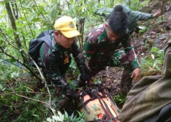 Prajurit TNI dalam Tim SAR Gabungan menemukan enam korban kecelakaan pesawat ATR 42-500 di Gunung Bulusaraung, Pangkep, Sulawesi Selatan, pada hari keenam pencarian.