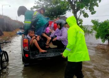 BMKG memperingatkan potensi hujan lebat hingga sangat lebat di 24 kabupaten/kota Jawa Tengah dan sejumlah wilayah lain pada 12–14 Januari 2026.