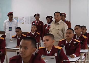 Presiden Prabowo Subianto meresmikan 166 Sekolah Rakyat di 34 provinsi saat kunjungan kerja ke Banjarbaru, Kalimantan Selatan.