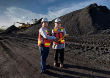 Kementerian ESDM menargetkan PNBP sektor minerba sebesar Rp134 triliun pada 2026, meski produksi batu bara dan nikel dipangkas melalui RKAB.
