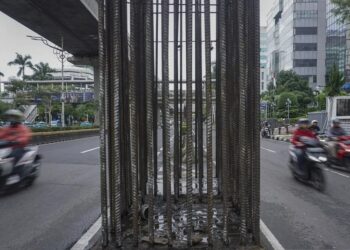 Pemprov DKI Jakarta membongkar 109 tiang monorel mangkrak di Jalan Rasuna Said mulai Januari 2026, dengan anggaran Rp100 miliar untuk mengurai kemacetan dan menata kawasan Kuningan.
