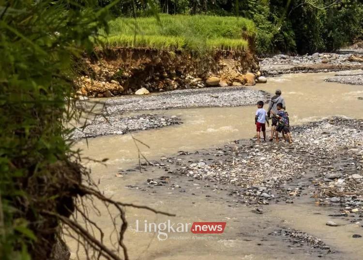 Sumbar Alami Kerugian dan Kerusakan Rp33,5 Triliun akibat Bencana Alam 2 Kerugian dan kerusakan akibat banjir bandang serta longsor di Sumatra Barat (Sumbar) pada akhir November 2025 mencapai Rp33,5 triliun, infrastruktur paling terdampak.