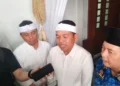 KDM Tidak Naikkan Pajak Kendaraan di Jabar demi Jaga Daya Beli Warga 2 Gubernur Jabar Dedi Mulyadi (KDM) memutuskan tarif pajak kendaraan tidak naik meski ada pemangkasan TKD, demi menjaga daya beli warga.
