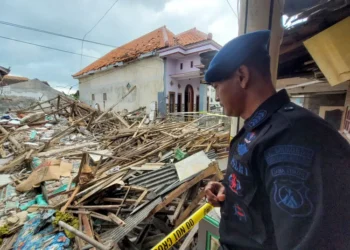Rumah produksi petasan di Situbondo meledak, 1 orang tewas dan 6 luka bakar.