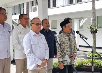 Pemerintah menargetkan pengiriman 300–500 ribu pekerja migran Indonesia terampil mulai April 2026 melalui Program SMA/SMK Go Global ke Jepang, Korea, Eropa, dan Amerika.