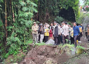 Menteri PU memastikan pembangunan jembatan putus akibat banjir di Desa Pakusari, Jember, dibiayai APBN dan ditargetkan selesai dalam beberapa bulan.