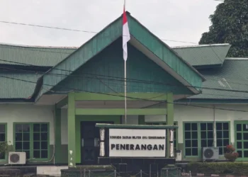 Satu prajurit TNI gugur dan dua orang terluka dalam penembakan oleh KKB di Mile 50 Tembagapura, Mimika, Papua Tengah.
