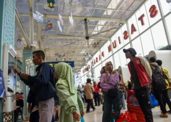 Menhub Dudy Purwagandhi memprediksi hampir 144 juta orang akan mudik pada Lebaran 2026.