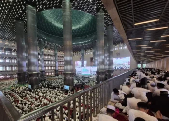 Sebanyak 56 ribu jemaah memadati Masjid Istiqlal Jakarta mengikuti doa bersama untuk keselamatan bangsa yang dirangkaikan dengan pengukuhan Pengurus MUI 2025–2030.