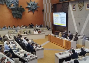 DPR RI menggelar rapat konsultasi dengan empat menteri membahas penonaktifan peserta BPJS Kesehatan PBI agar bantuan tepat sasaran.