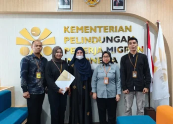KP2MI memfasilitasi pemulangan dan pengobatan PMI asal Bima yang sakit di Oman.