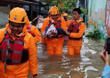 Sebanyak 545 warga Makassar mengungsi di enam titik akibat banjir.