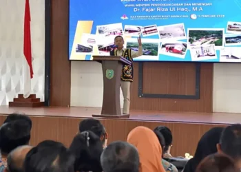 Kemendikdasmen Resmikan Revitalisasi 38 Sekolah di Wilayah 3T Kalbar 19 Kemendikdasmen resmikan revitalisasi 38 sekolah di wilayah 3T Kalbar, meningkatkan fasilitas dan mutu pendidikan untuk anak-anak perbatasan Bengkayang.