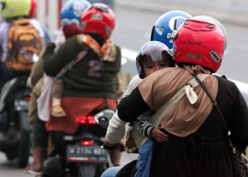 MTI bersama KPAI meminta pemerintah melarang mudik Lebaran menggunakan sepeda motor dengan membawa anak demi keselamatan.