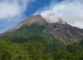 Gunung Merapi Luncurkan Dua Awan Panas Guguran Sejauh 1,6 Km 3 Gunung Merapi meluncurkan dua awan panas guguran sejauh 1,6 km ke arah Kali Krasak pada 16 Maret 2026.