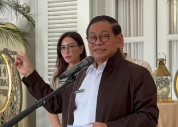 Gubernur DKI Jakarta Pramono Anung melarang ASN bekerja dari kafe dan menggunakan kendaraan pribadi saat jadwal WFH setiap hari Jumat.