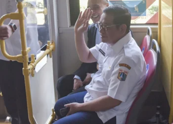 Gubernur DKI Jakarta Pramono Anung instruksikan tindakan tegas bagi ASN yang melanggar kewajiban menggunakan transportasi umum setiap hari Rabu sesuai Ingub 6/2025.
