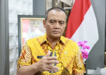 Gubernur Jawa Tengah Ahmad Luthfi membantah berada bersama Bupati Pekalongan Fadia Arafiq saat OTT KPK terkait dugaan korupsi outsourcing Pemkab Pekalongan.