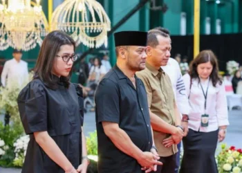 Gubernur Jateng Ahmad Luthfi melayat jenazah bos Djarum Bambang Hartono di Kudus dan memberi penghormatan terakhir pada tokoh bisnis nasional tersebut.