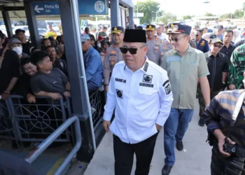 Gubernur Babel Hidayat Arsani mengkritisi pelayanan di Pelabuhan Tanjung Kalian saat tinjauan mudik 2026.