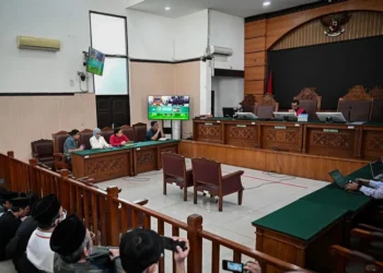 Hakim tunggal PN Jaksel menolak praperadilan Yaqut Cholil Qoumas, status tersangka korupsi kuota haji tetap sah.