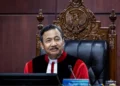 MK Tolak Permohonan Roy Suryo Cs Terkait Uji Materi KUHP dan UU ITE 3 Mahkamah Konstitusi (MK) menolak permohonan uji materi KUHP dan UU ITE yang diajukan Roy Suryo dkk.